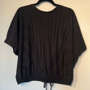 Cropped pleated shirt